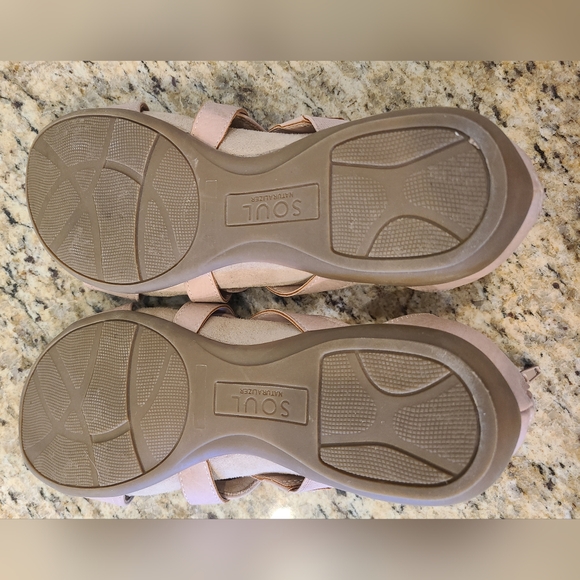 Pink suede gladiator flats - Picture 2 of 3